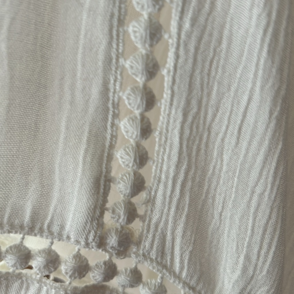 John Paul Richard Raelinn Crochet Detail Top Size XL Ivory Color - Picture 7 of 10